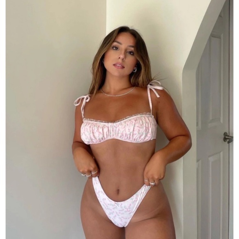 Beautiful limited edition sold out 437 joan swim set! Only tried on twice